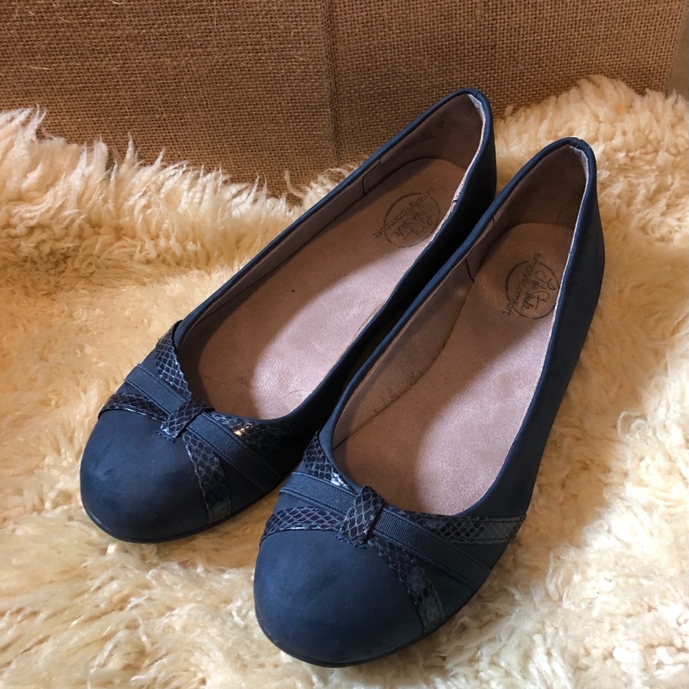 Navy flats - size 9wide